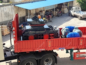 1000x700液压对辊深夜在线免费观看发货 发往非洲肯尼亚蒙巴萨