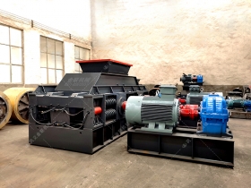 单台超大型对辊式深夜在线免费观看设备发往湖北