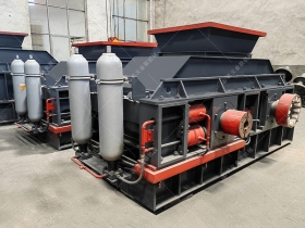 两台大型液压对辊深夜在线免费观看征战沙场