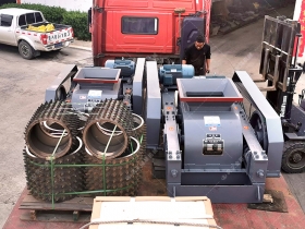 2台双齿辊深夜在线免费观看发货现场图片_发往新疆_破碎原煤