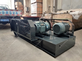 2PGC450X500双齿辊深夜在线免费观看发往湖南娄底破碎冰块