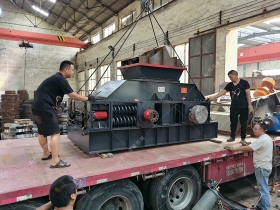 1208型半自动对辊深夜在线免费观看发货 破碎石英石