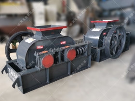 2PCG400*250小型双齿辊深夜在线免费观看发往乌鲁木齐破碎玻璃